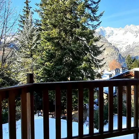Mont Blanc Apartment- Bluchalet Apartman Courmayeur